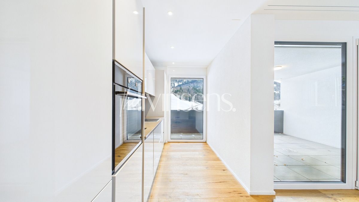 Moderne 2.5-Zimmerwohnung mit sonniger Terrasse & Bergsicht - 0