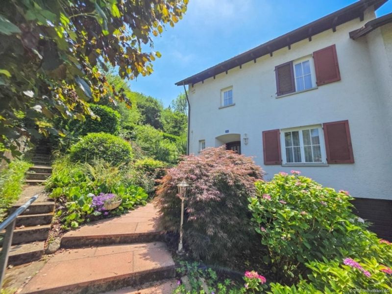 Privates Wohnparadies mit Pool an begehrter Lage - 2