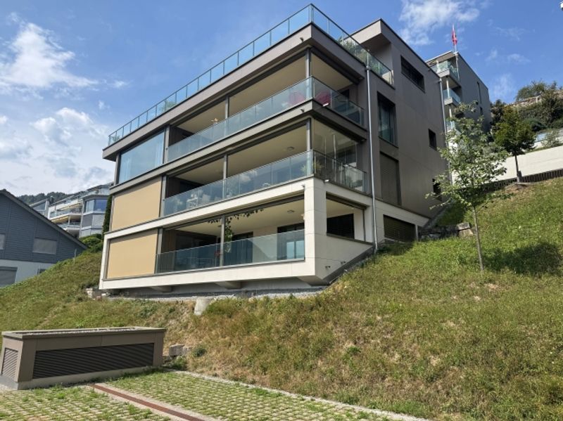 Grosszügige 4½-Zimmer-Wohnung mit Seesicht und sonnigem Balkon in Ennetbürgen mieten - 1