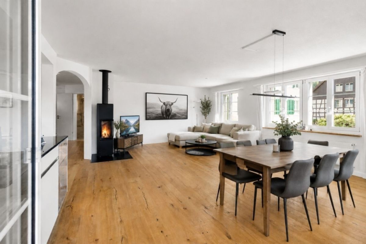 WOHNEN WIE IM EINFAMILIENHAUS - MIT RIESIGEM GARTEN! - 0