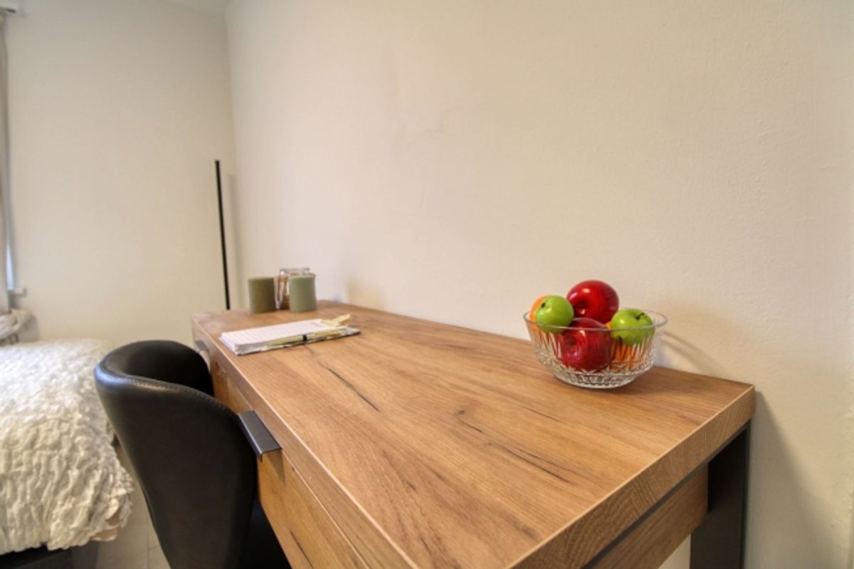 Furnished room in modernised apartment in a top location - 2