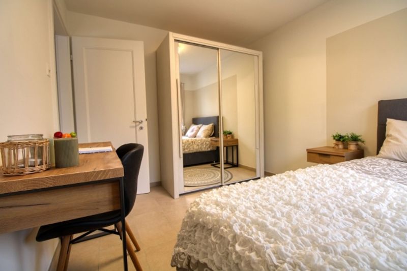 Furnished room in modernised apartment in a top location - 5