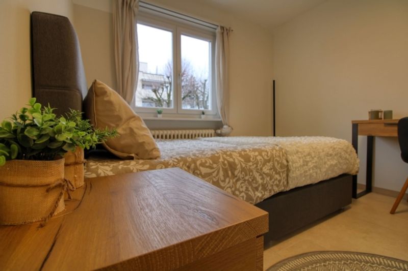 Furnished room in modernised apartment in a top location - 8