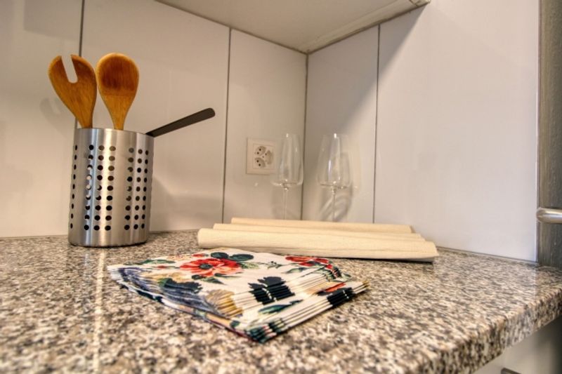 Furnished room in modernised apartment in a top location - 13