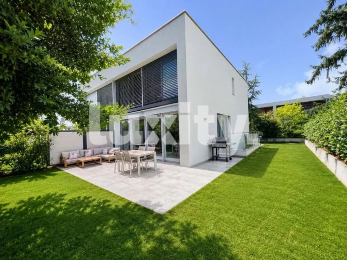 Zeitgenössisches Familienhaus mit großem Garten - 0