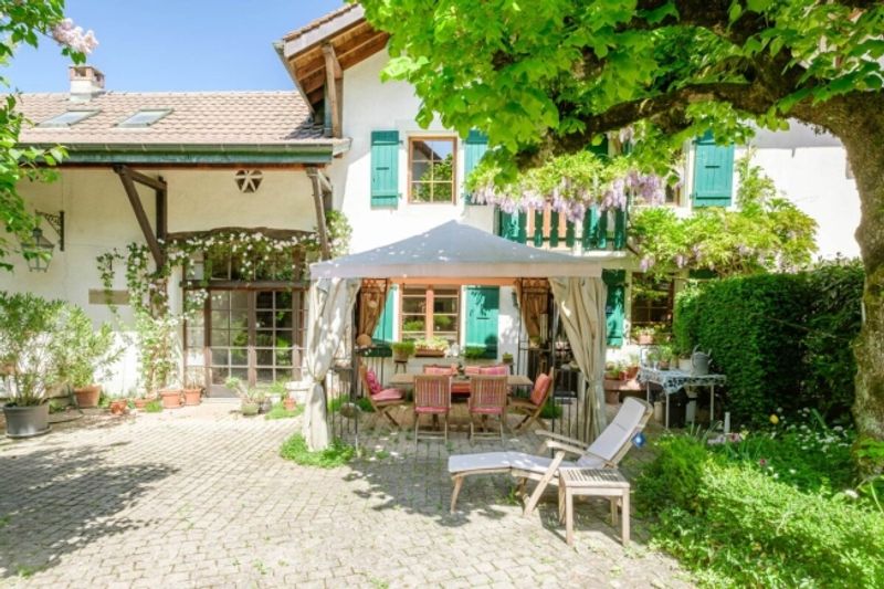 Dorfhaus mit Charakter und großem Garten - 9