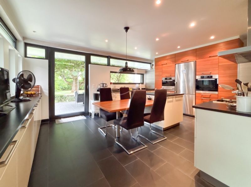Elegante, geräumige und helle Wohnung mit Pool im Herzen von Vessy - 6