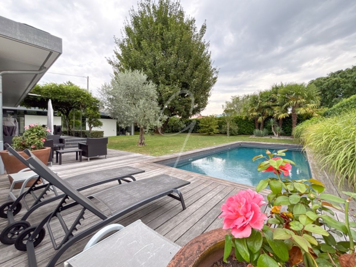 Elegante, geräumige und helle Wohnung mit Pool im Herzen von Vessy - 13