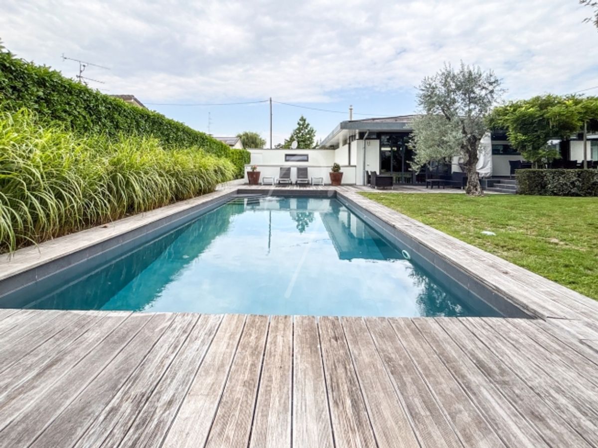 Elegante, geräumige und helle Wohnung mit Pool im Herzen von Vessy - 14