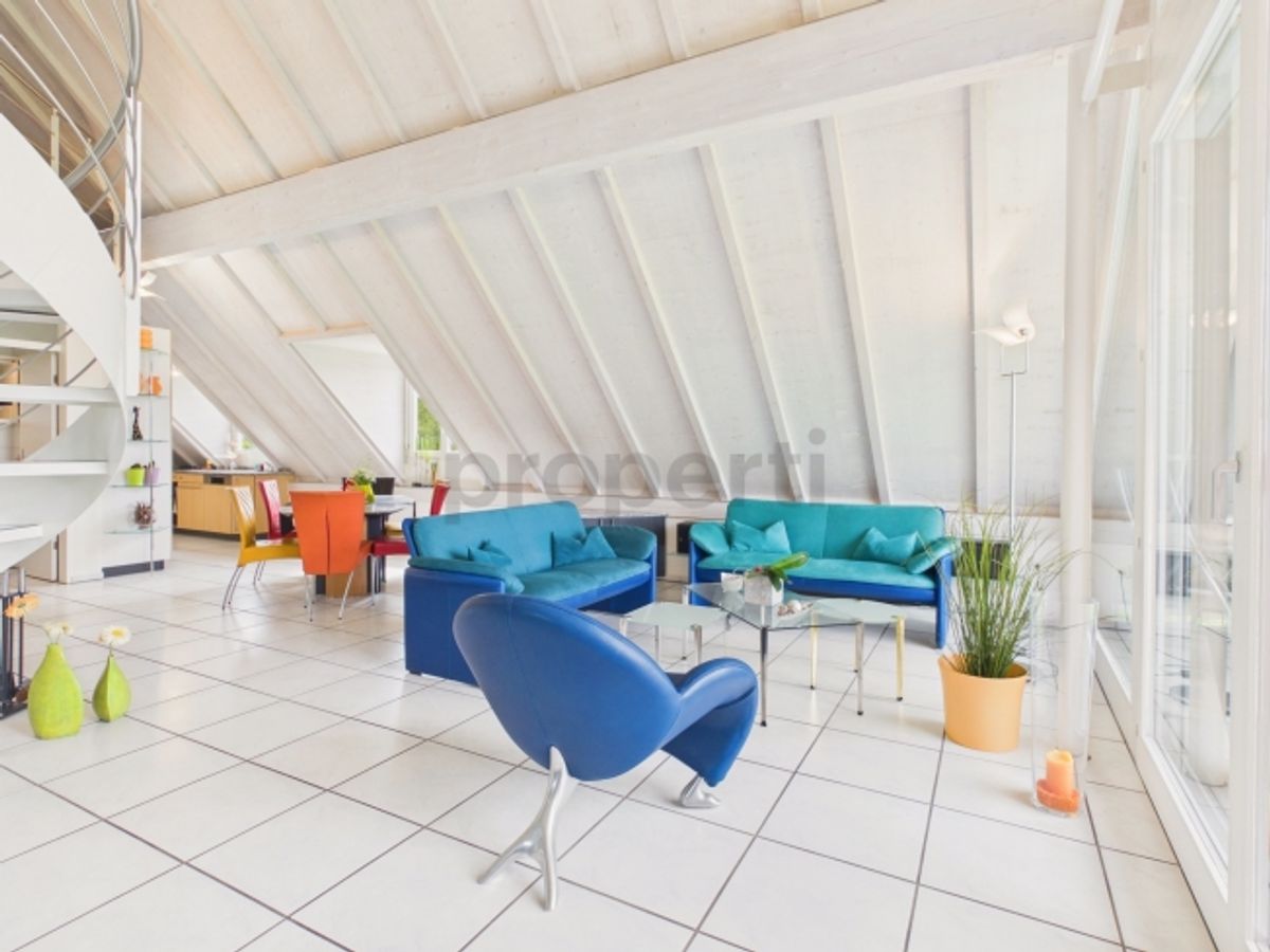 Helle 3.5-Zimmer-Dachwohnung mit Seesicht in Uster - 1