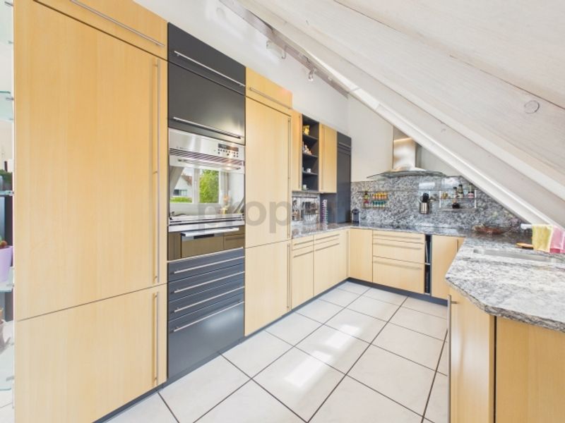 Helle 3.5-Zimmer-Dachwohnung mit Seesicht in Uster - 5