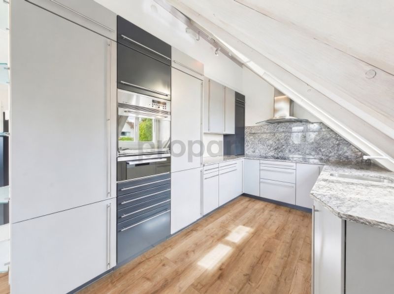 Helle 3.5-Zimmer-Dachwohnung mit Seesicht in Uster - 6