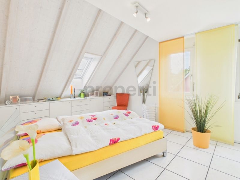 Helle 3.5-Zimmer-Dachwohnung mit Seesicht in Uster - 9