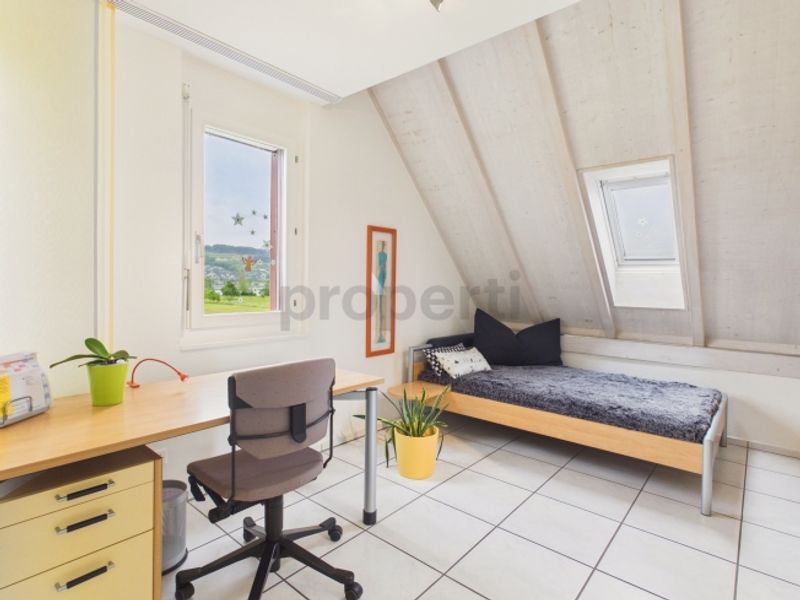 Helle 3.5-Zimmer-Dachwohnung mit Seesicht in Uster - 10