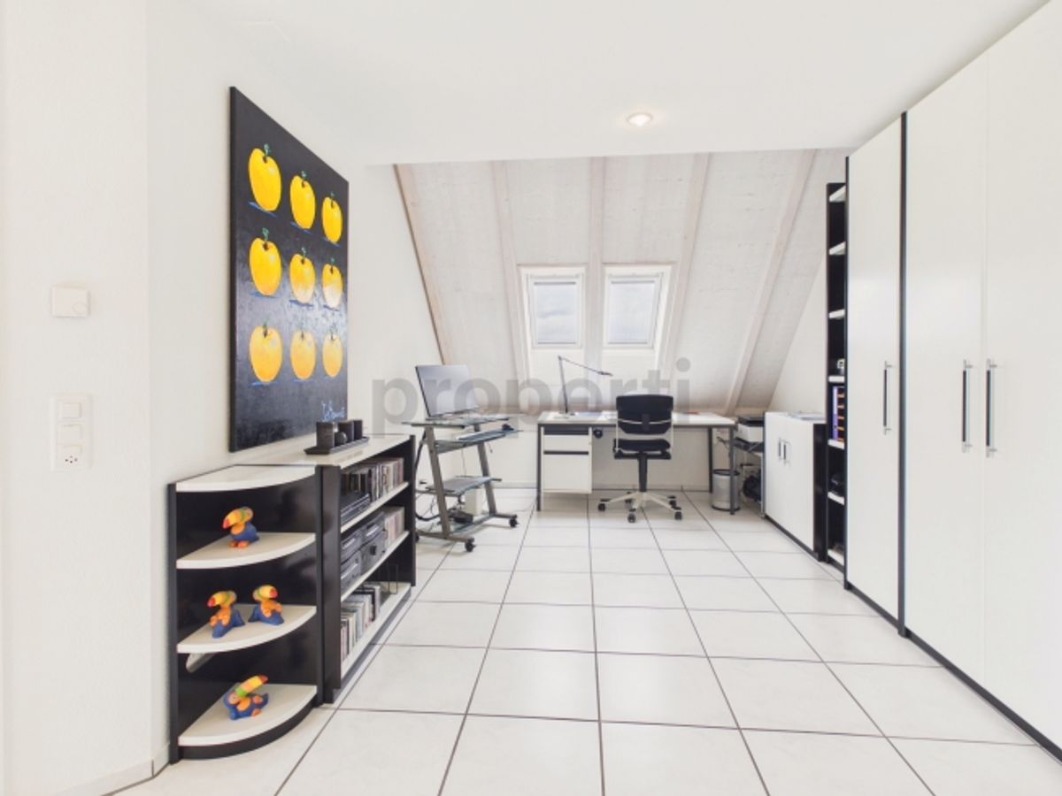 Helle 3.5-Zimmer-Dachwohnung mit Seesicht in Uster - 10