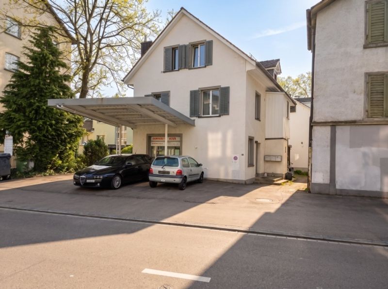 Frisch renoviert mit privatem Waschturm und exzellenter ÖV-Anbindung am Bahnhof Stadelhofen - 7