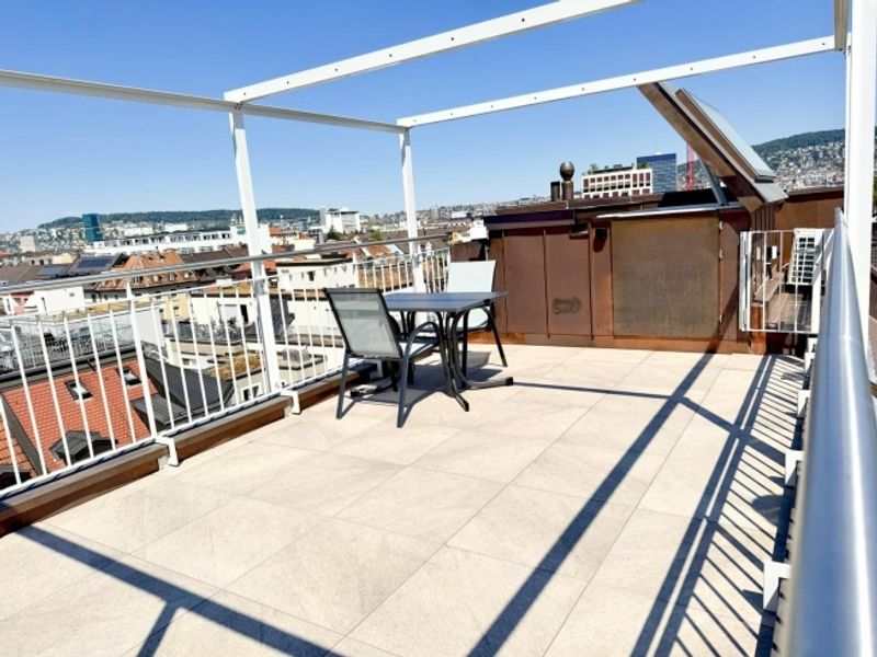 Exklusive möblierte Dachwohnung mit atemberaubender Aussicht über Zürich - 10