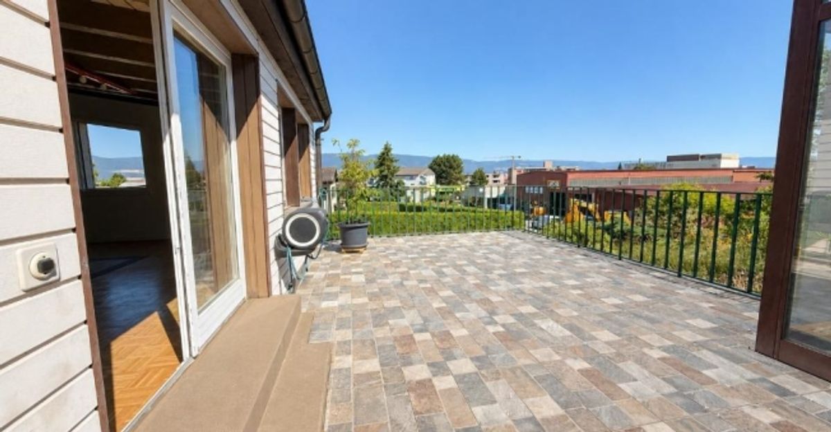 Surface commerciale avec terrasse  à proximité immédiate de lautoroute - 7
