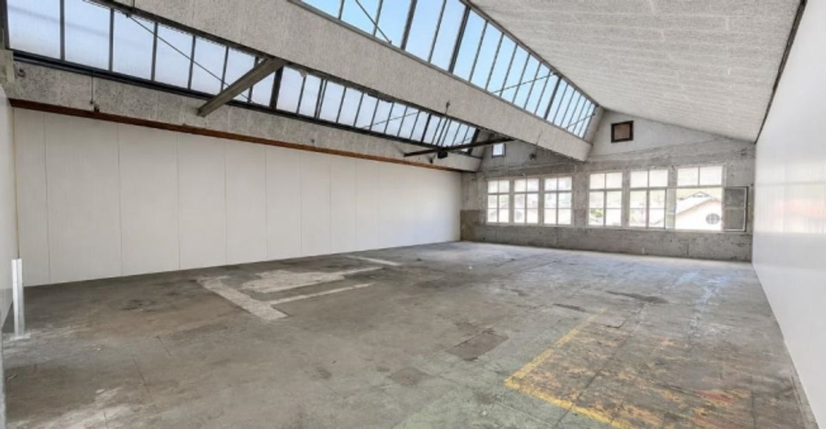 Locaux commerciaux, artisanaux ou de stockage à louer à Saint-Ursanne - 0