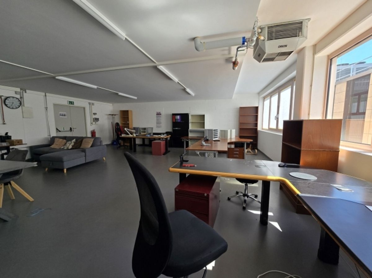 Autobahn in 3 Min- Büro 73m2 - 3