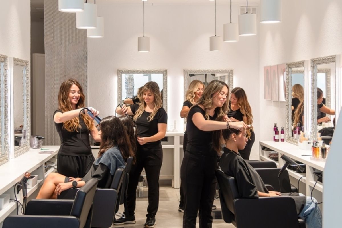 GENF FRISEURSALON ÜBERNIMMT - 0