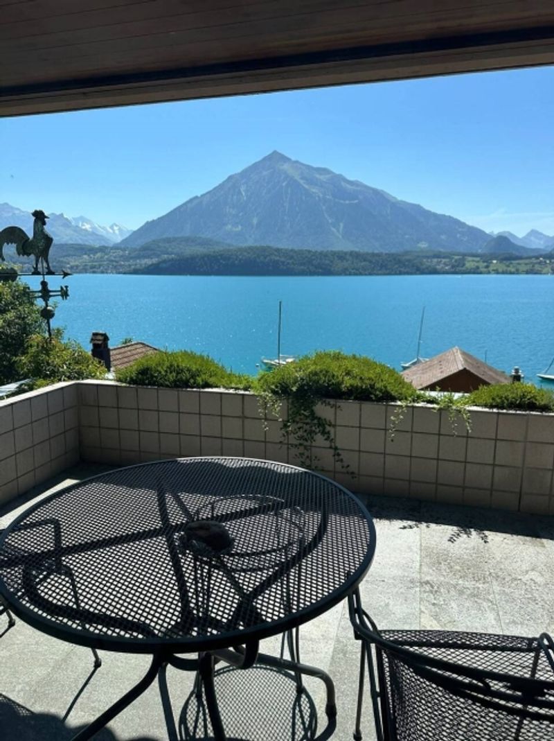 WOHNEN, WO ANDERE FERIEN MACHEN – PANORAMASICHT AUF SEE UND BERGE - 1
