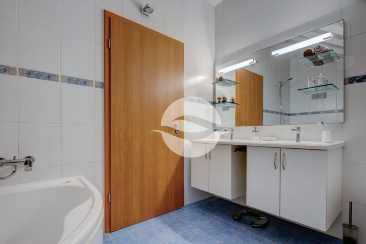 Wunderschönes 5.5-Zimmer-Haus im Herzen von Genthod - 9