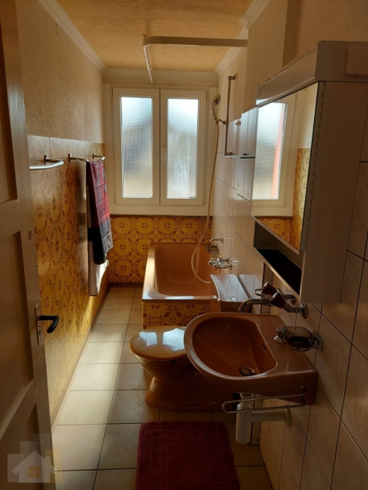 Ganzes Haus / Restaurant (Kontaktbar) mit 7 Schlafzimmern und einer Garage - 4