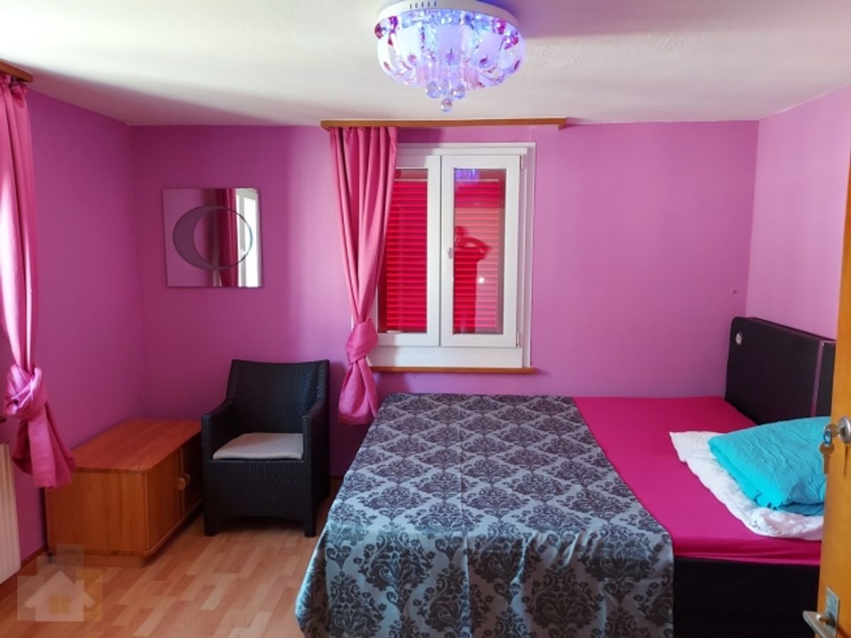 Ganzes Haus / Restaurant (Kontaktbar) mit 7 Schlafzimmern und einer Garage - 5