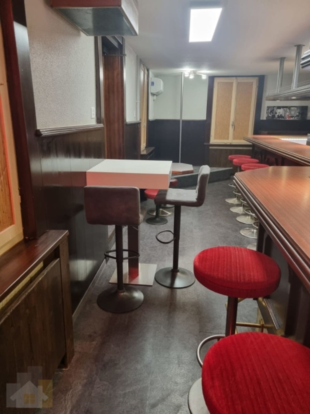 Ganzes Haus / Restaurant (Kontaktbar) mit 7 Schlafzimmern und einer Garage - 8