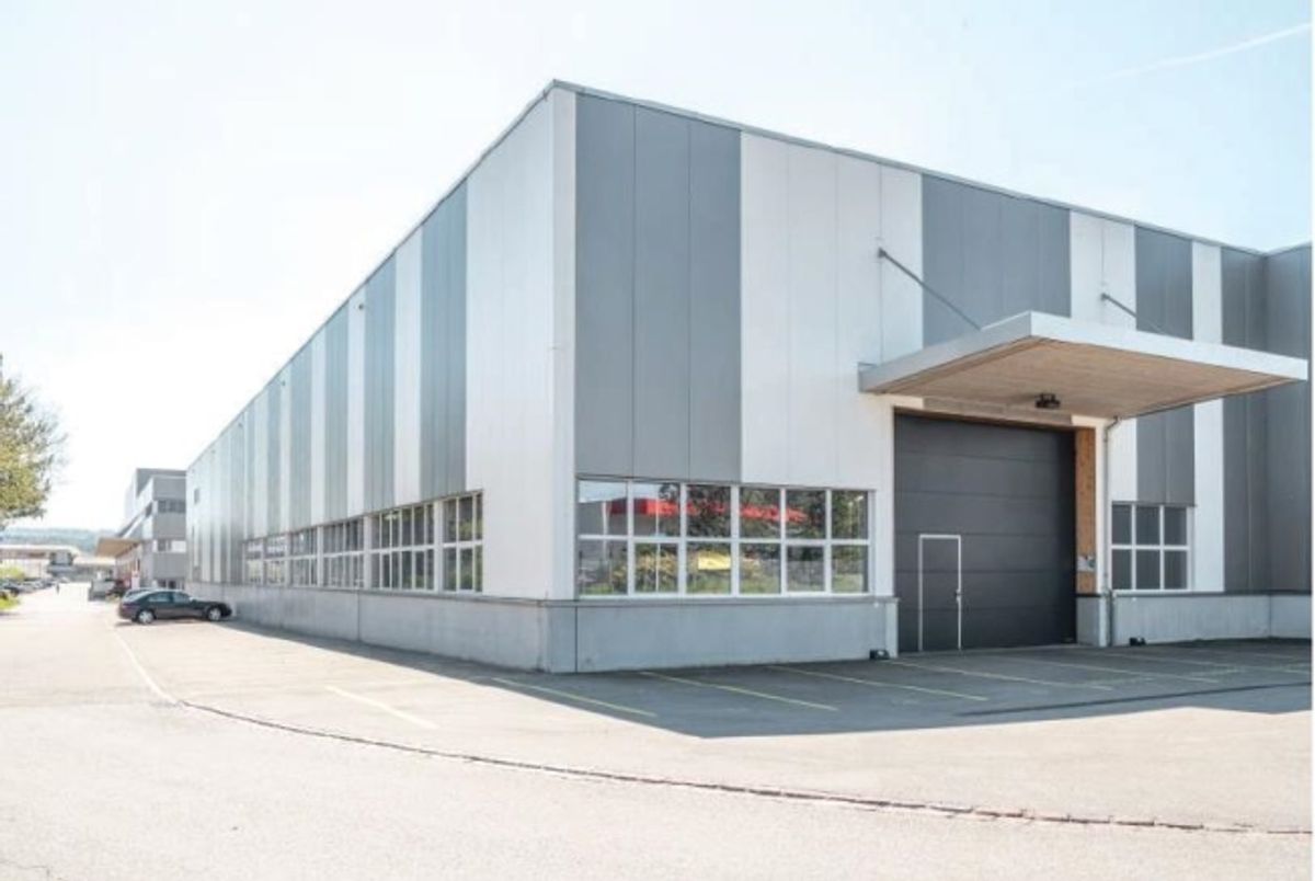 Top Industriehalle mit LKW-Rampen & Büroflächen in Kleindöttingen - 0
