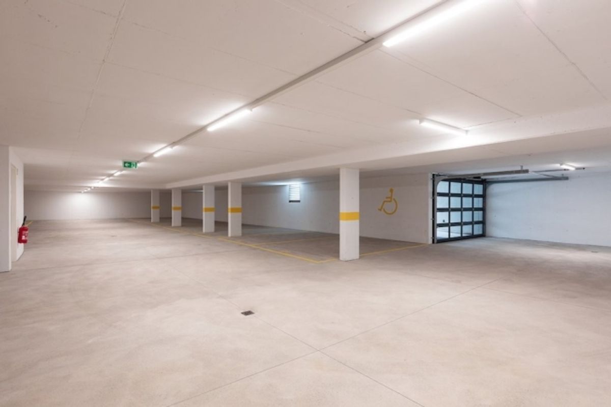 Spazioso posteggio in autorimessa nel cuore di Massagno - 1