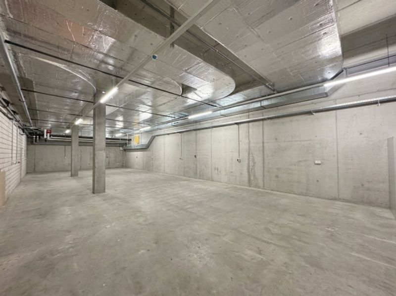 323m² - Lagerfläche im 1. UG mit guter Erschliessung - 1