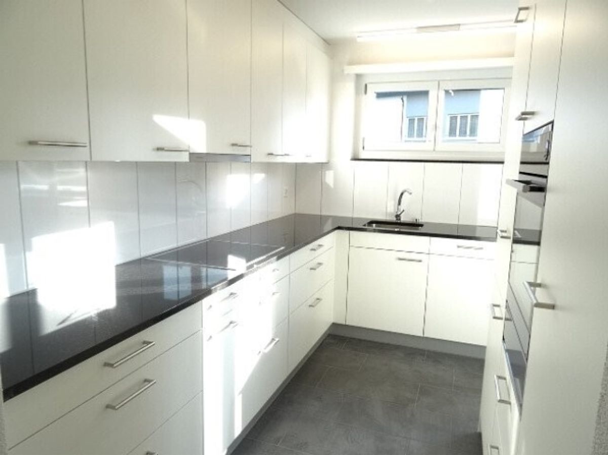 Moderne 3.5-ZW à 81 m² im 2. OG mit grossem Balkon - 2
