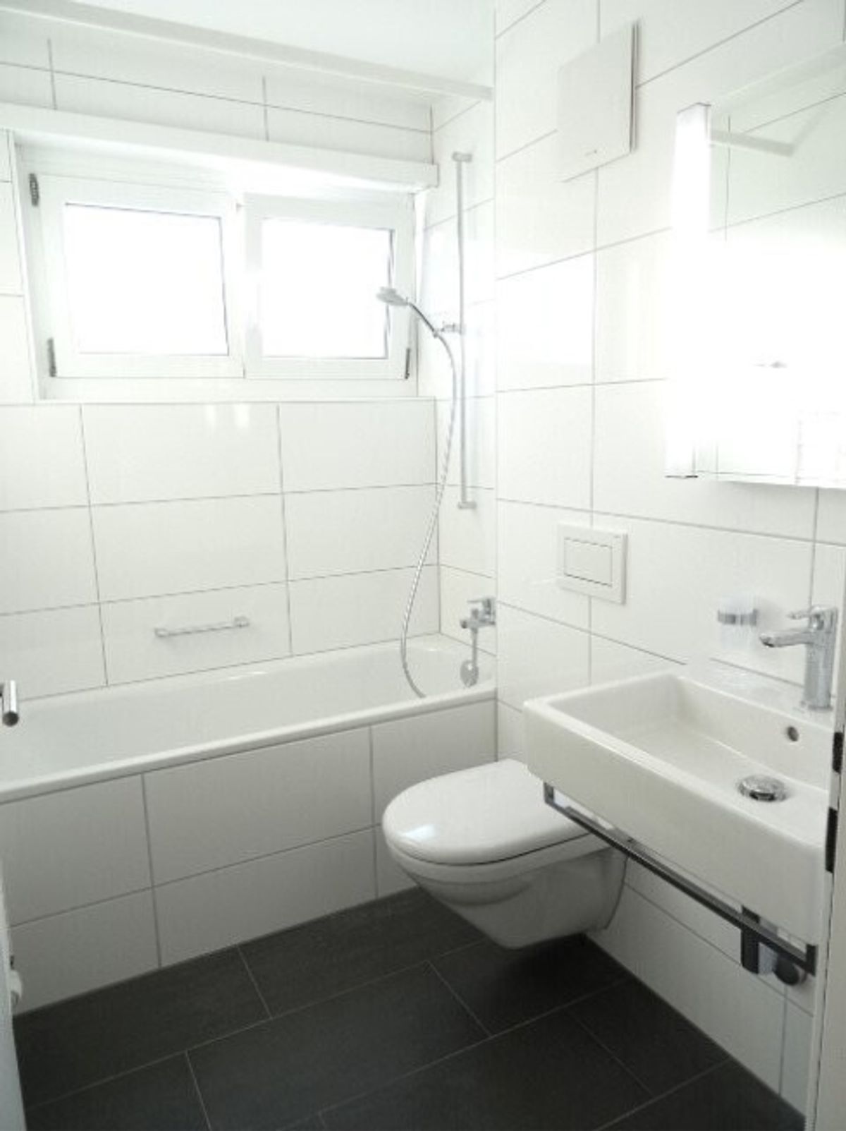 Moderne 3.5-ZW à 81 m² im 2. OG mit grossem Balkon - 3