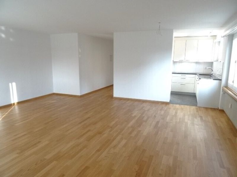 Moderne 3.5-ZW à 81 m² im 2. OG mit grossem Balkon - 6