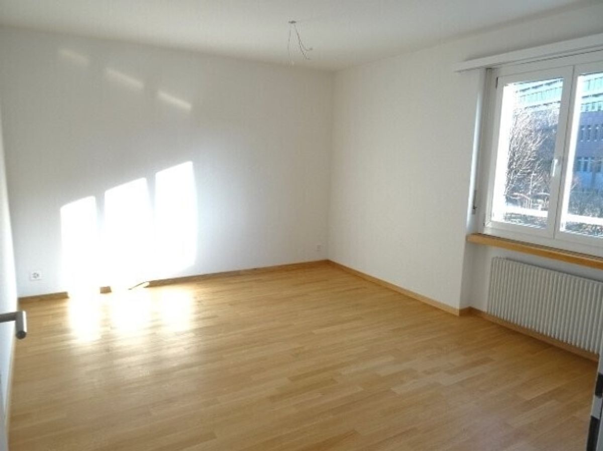 Moderne 3.5-ZW à 81 m² im 2. OG mit grossem Balkon - 6