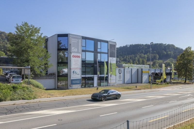 Ausgebaute und bezugsbereite Büro- und Gewerbeflächen - 1