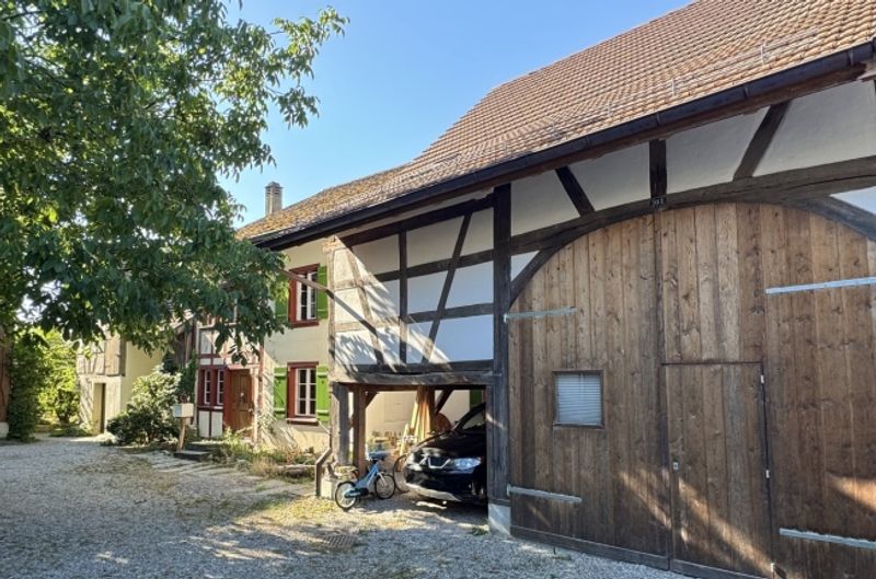6.5 Zi. Riegelhaus mit grosser Scheune und Garten - 1