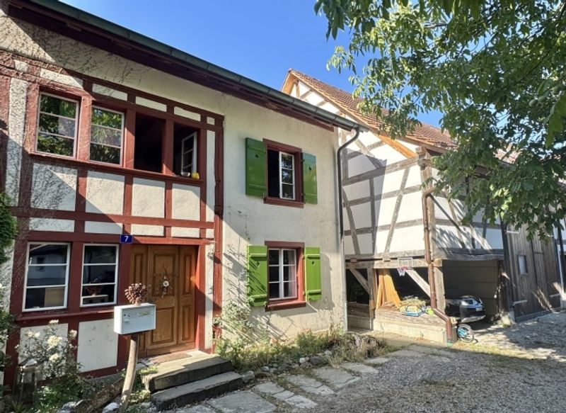 6.5 Zi. Riegelhaus mit grosser Scheune und Garten - 2