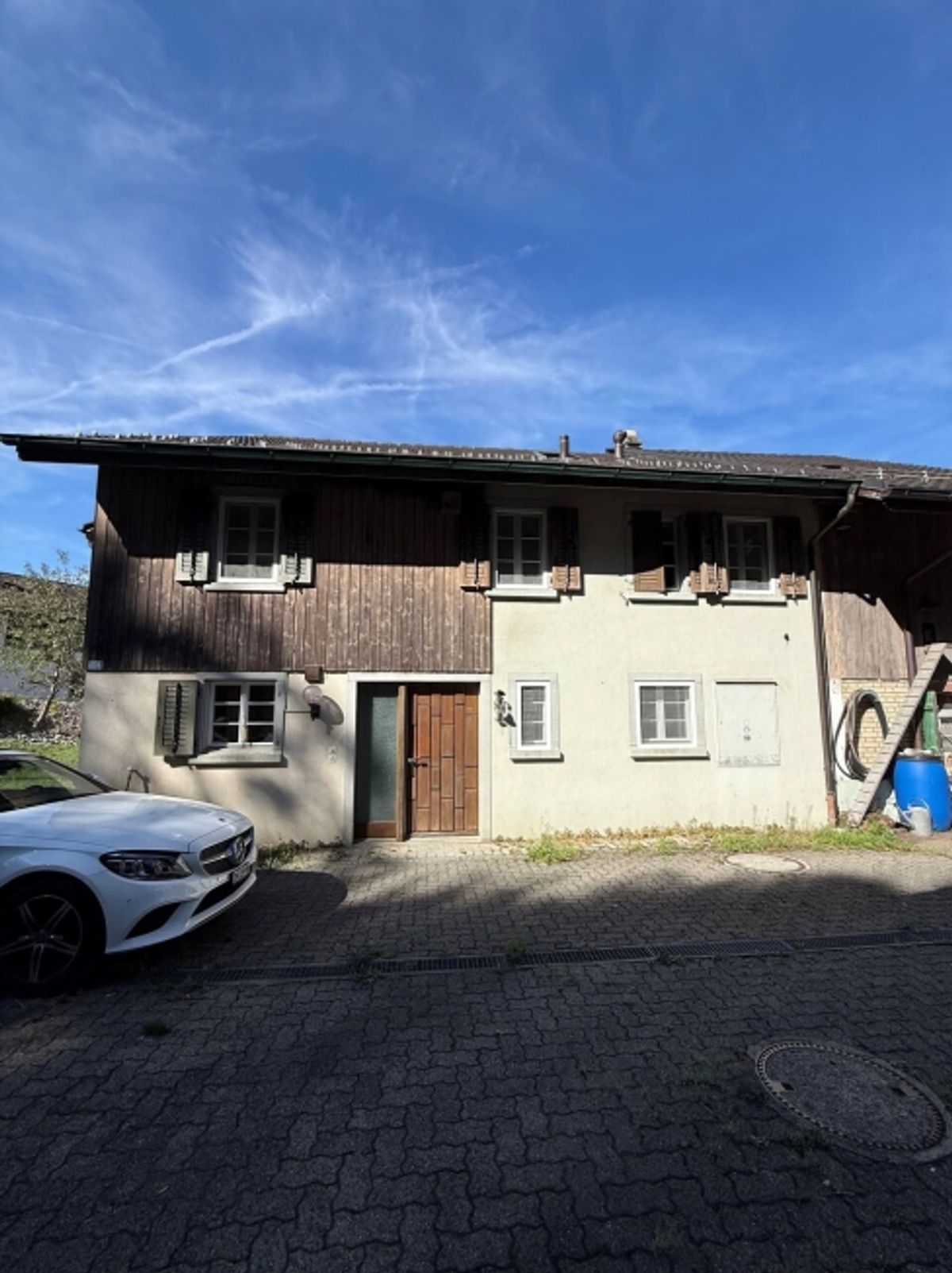 Charmantes Einfamilienhaus mit grossem Garten und viel Potenzial - 1