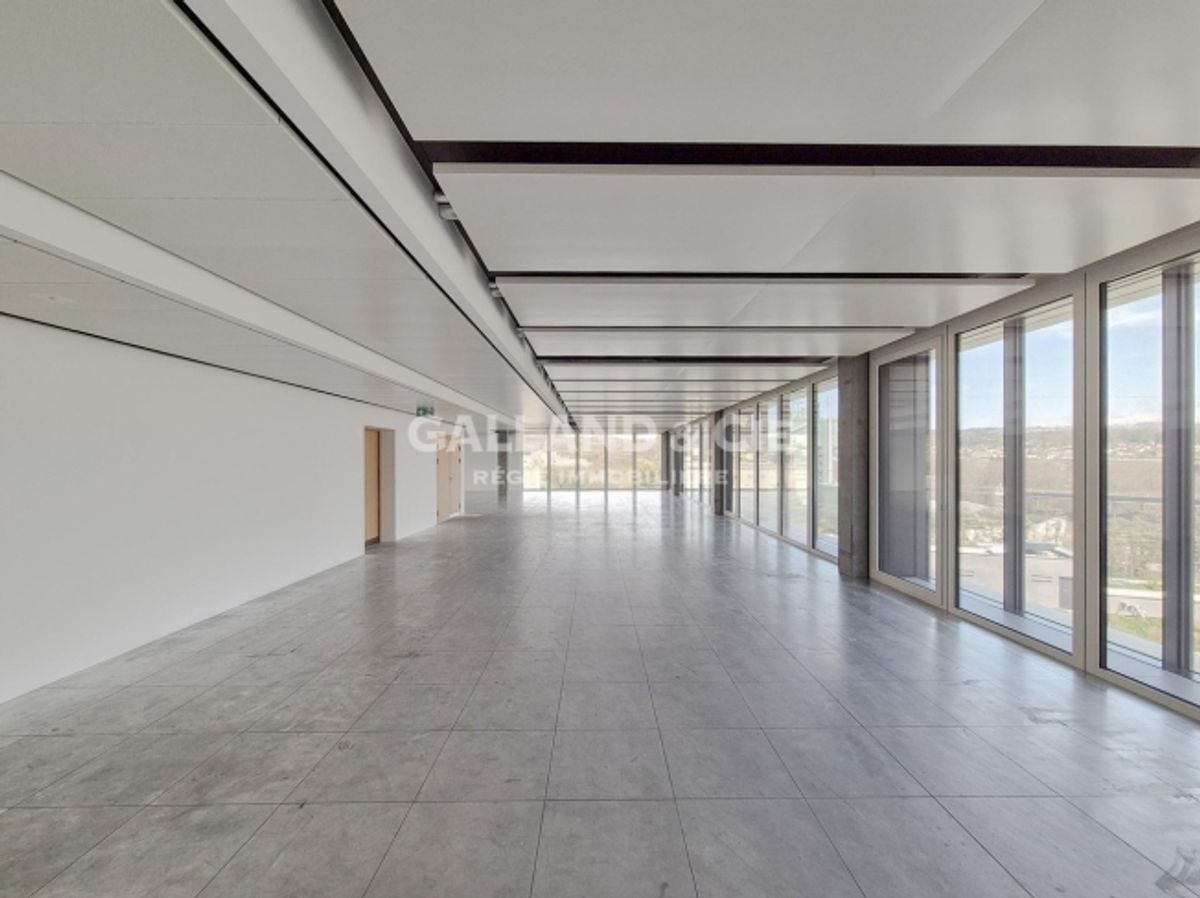476m2 grosses Plateau im 5. Stock, komplett verglaste Büros mit herrlichem Ausblick - 1