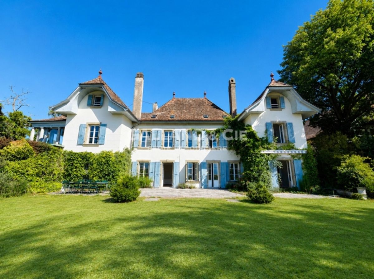 Charaktervolles Herrenhaus im Herzen eines privaten Anwesens - 0