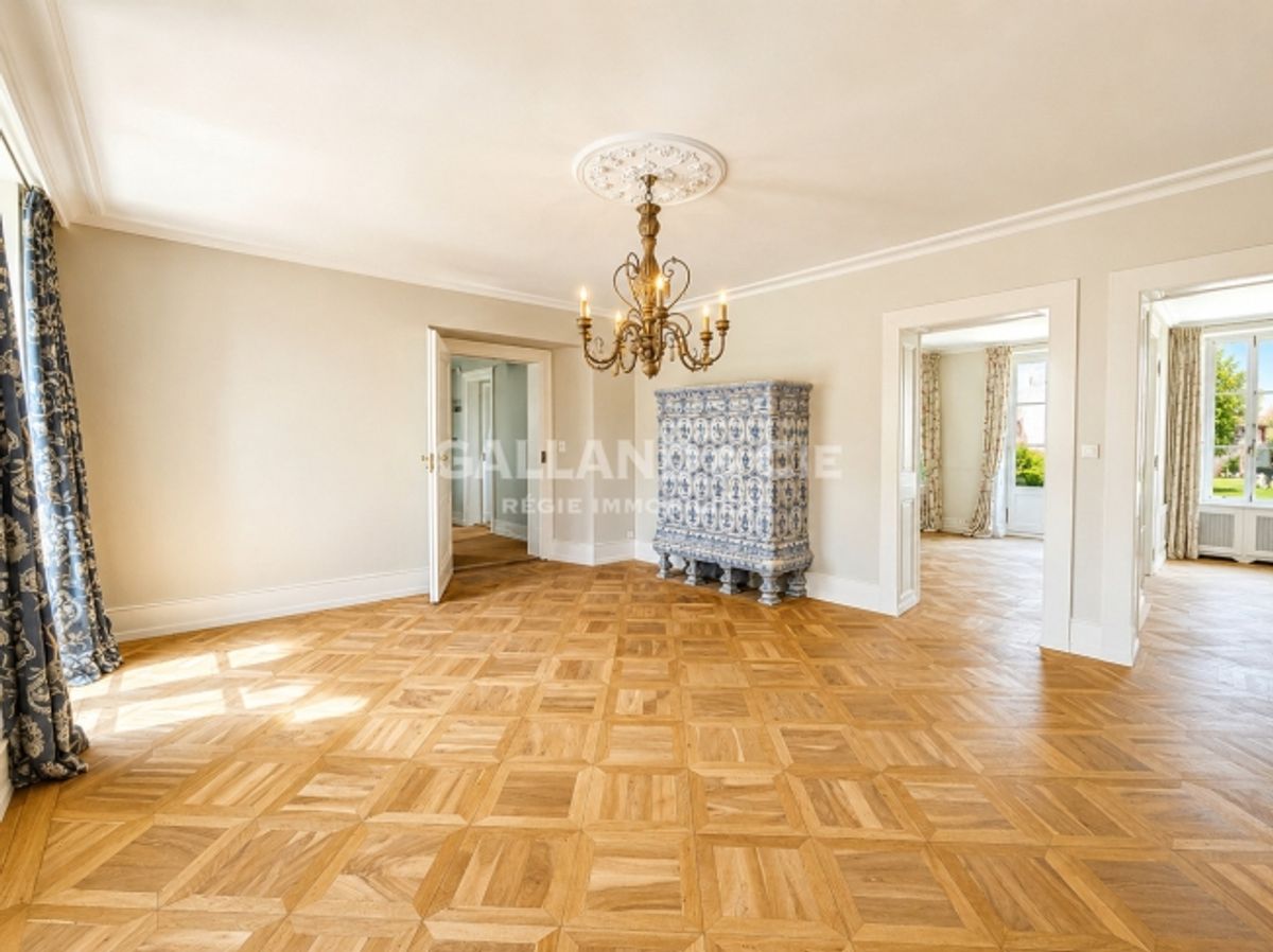 Charaktervolles Herrenhaus im Herzen eines privaten Anwesens - 1