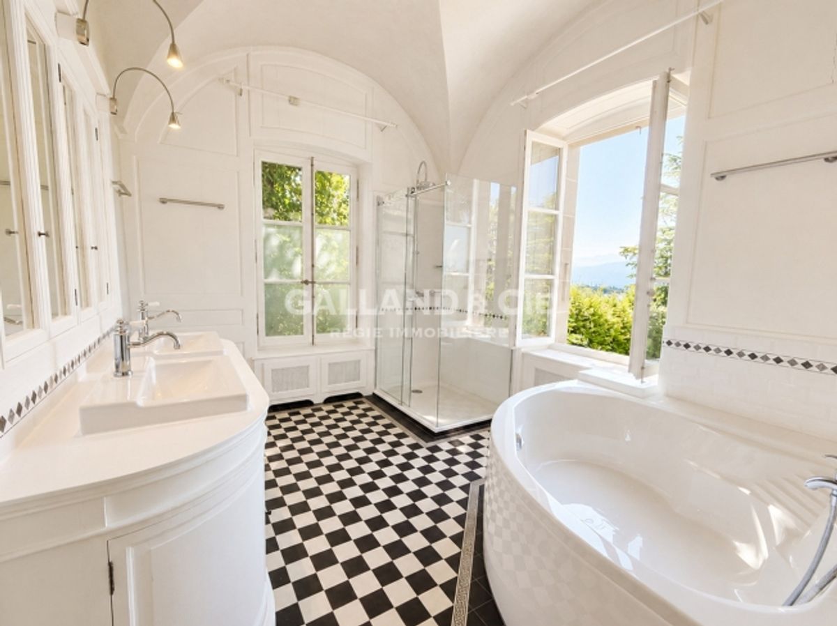 Charaktervolles Herrenhaus im Herzen eines privaten Anwesens - 8