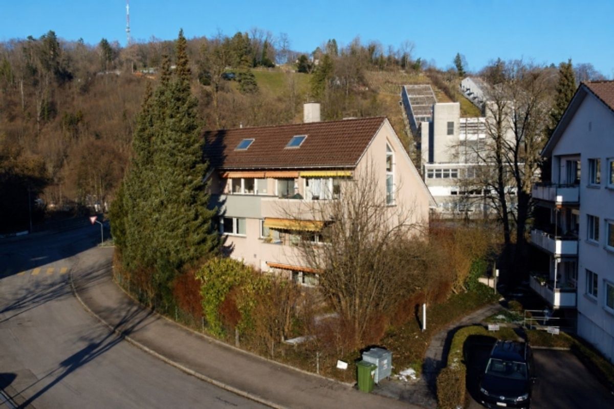 Schmucke 1.5-Zimmer-Wohnung + sep. Büro- / Physioraum im EG  mit Sitzplatz - 0