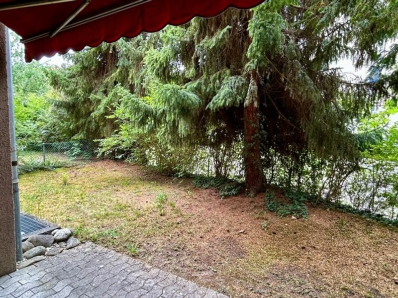 Schmucke 1.5-Zimmer-Wohnung + sep. Büro- / Physioraum im EG  mit Sitzplatz - 10