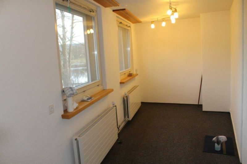 Schmucke 1.5-Zimmer-Wohnung + sep. Büro- / Physioraum im EG  mit Sitzplatz - 11
