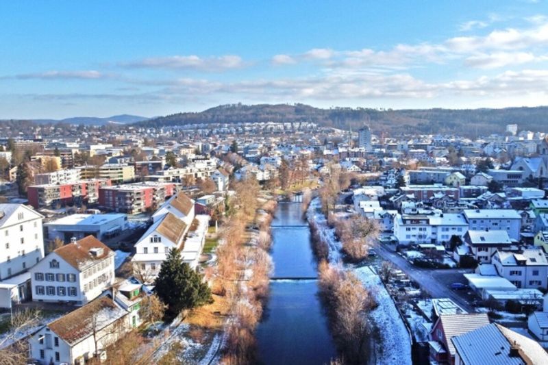 Schmucke 1.5-Zimmer-Wohnung + sep. Büro- / Physioraum im EG  mit Sitzplatz - 13