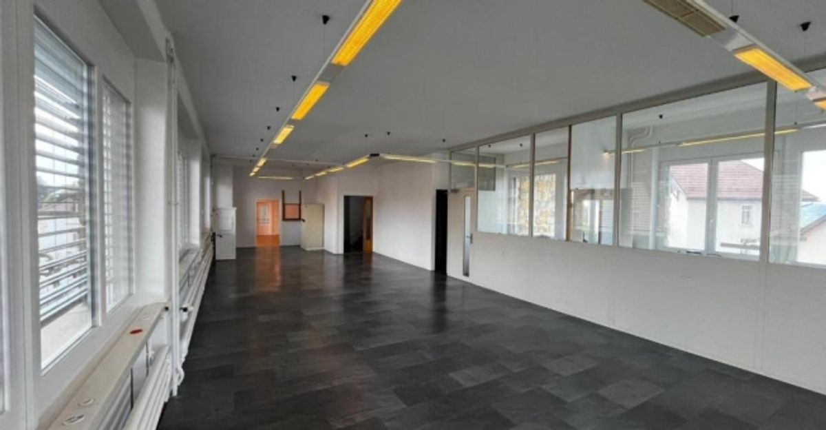 Surface commerciale modulable de 110 m² à louer   CHF 3’000.  - mois   Le Noirmont - 0